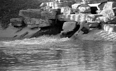 北京清河中游日排污水最高25萬噸散發(fā)惡臭(組圖)