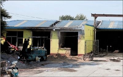 發(fā)生爆燃的廠房。本版攝影 本報(bào)記者 朱嘉磊