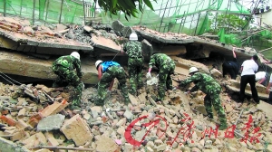 廣東懷集一小學(xué)教學(xué)樓坍塌致2死 6工人被困(組圖)