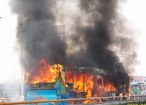 乘坐公共汽車遇突發(fā)事件應(yīng)急常識(shí)