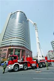 高層起火要靠自救 青島消防提醒如何自救