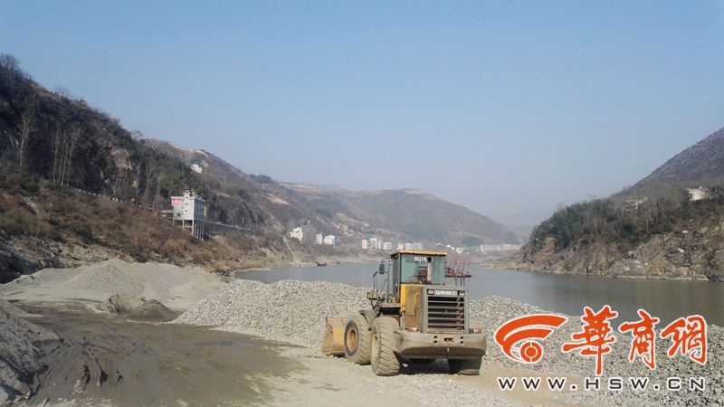 安康一采礦場(chǎng)裝載機(jī)作業(yè)發(fā)生事故 致2人身亡