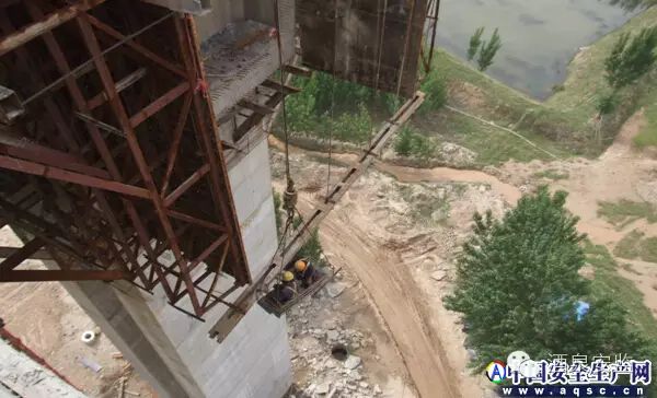 掛籃懸臂澆筑施工現(xiàn)場常見的安全隱患_2