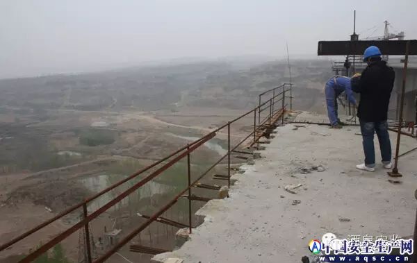 掛籃懸臂澆筑施工現(xiàn)場常見的安全隱患_13