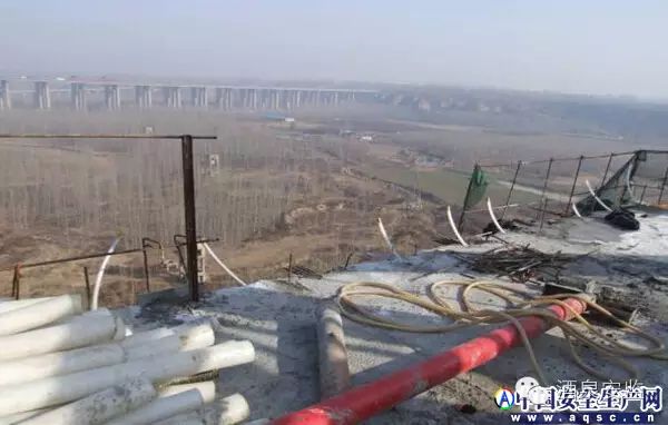 掛籃懸臂澆筑施工現(xiàn)場常見的安全隱患_15