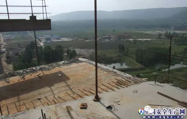 掛籃懸臂澆筑施工現(xiàn)場常見的安全隱患_17