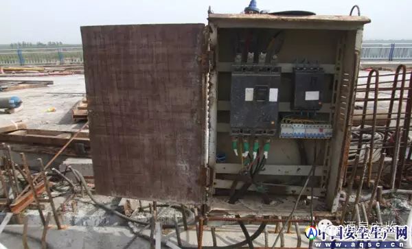 掛籃懸臂澆筑施工現(xiàn)場常見的安全隱患_18