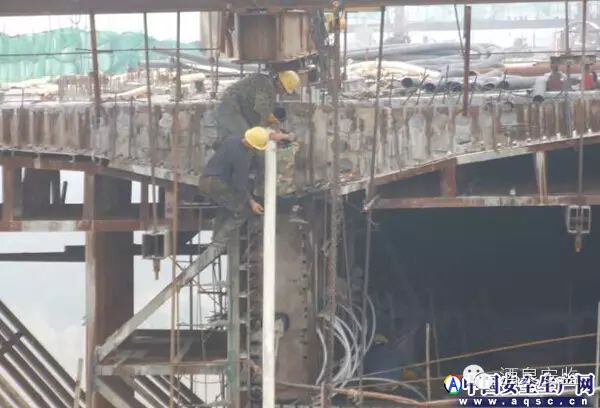 掛籃懸臂澆筑施工現(xiàn)場常見的安全隱患_22