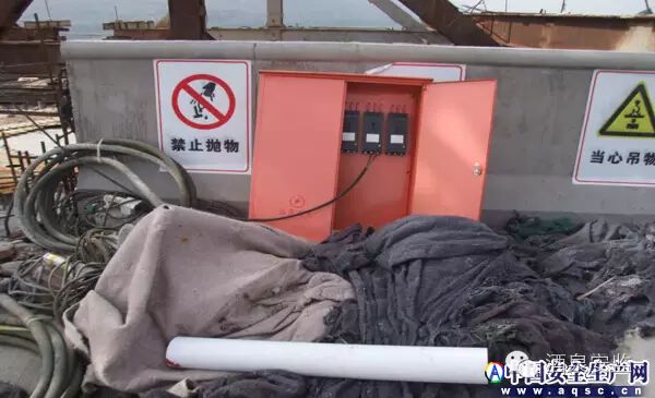 掛籃懸臂澆筑施工現(xiàn)場常見的安全隱患_19