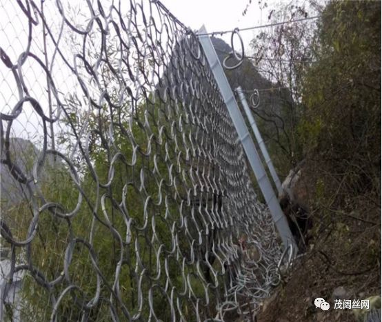 落石防護(hù)網(wǎng)施工時(shí)的安全防護(hù)措施_3