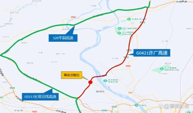 湖南高速多車相撞致16死66傷 現(xiàn)場(chǎng)畫(huà)面曝光一片狼藉