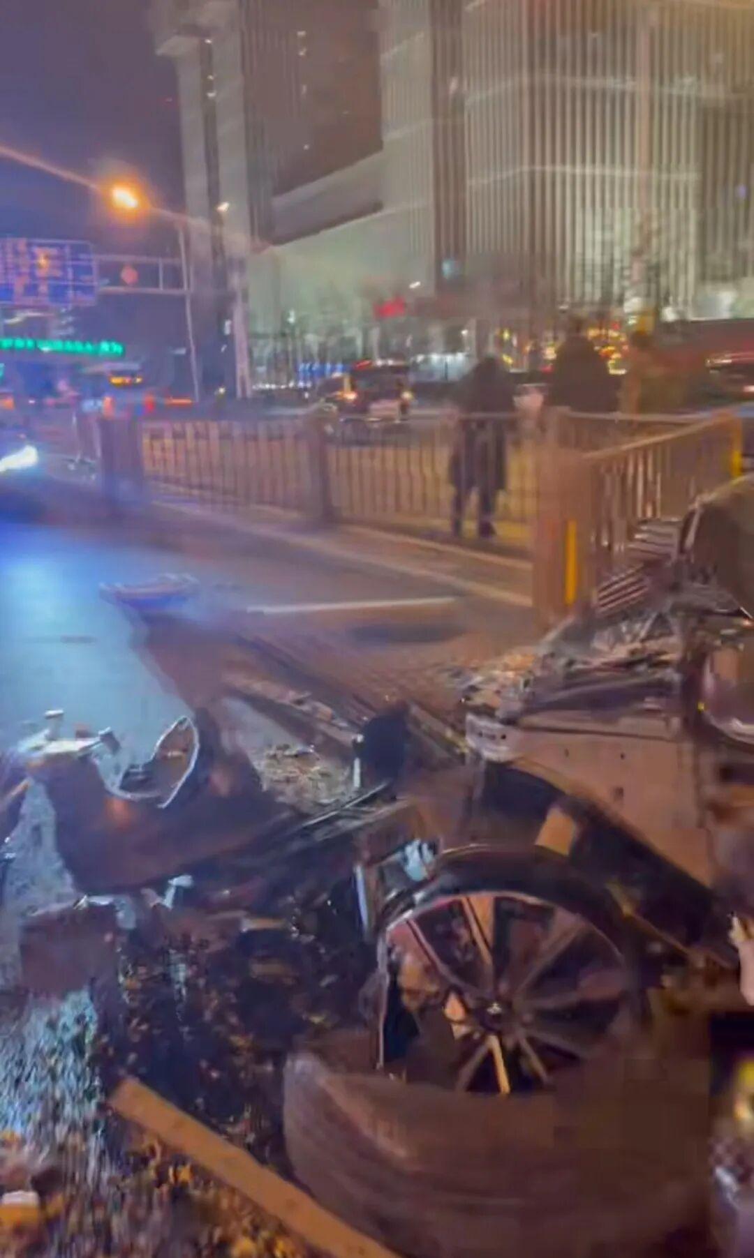 北京建國(guó)路發(fā)生一起交通事故 約10車(chē)受損