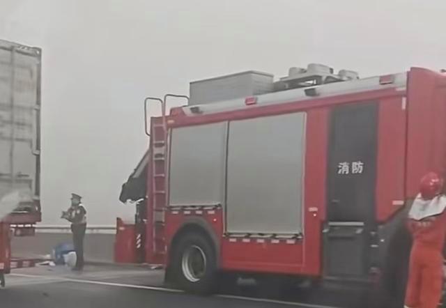 G40滬陜高速發(fā)生多車(chē)事故 致1死