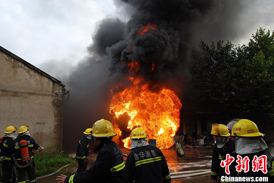 浙江義烏一座甲苯倉庫爆炸當事人被拘(圖)